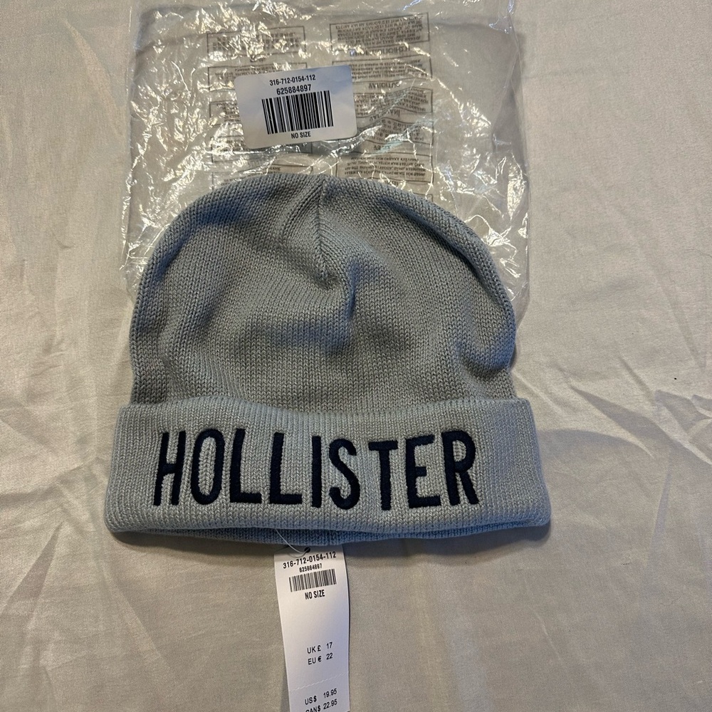 Hollister Light Gray Knit Beanie NWT
